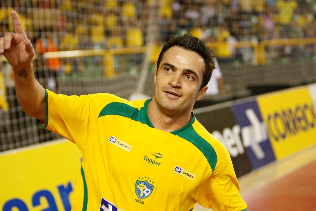 Futsal legend Falcao scores backwards rainbow flick - Eat My Goal