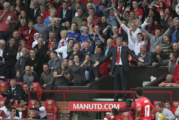 Wenger-Old-trafford-crowd