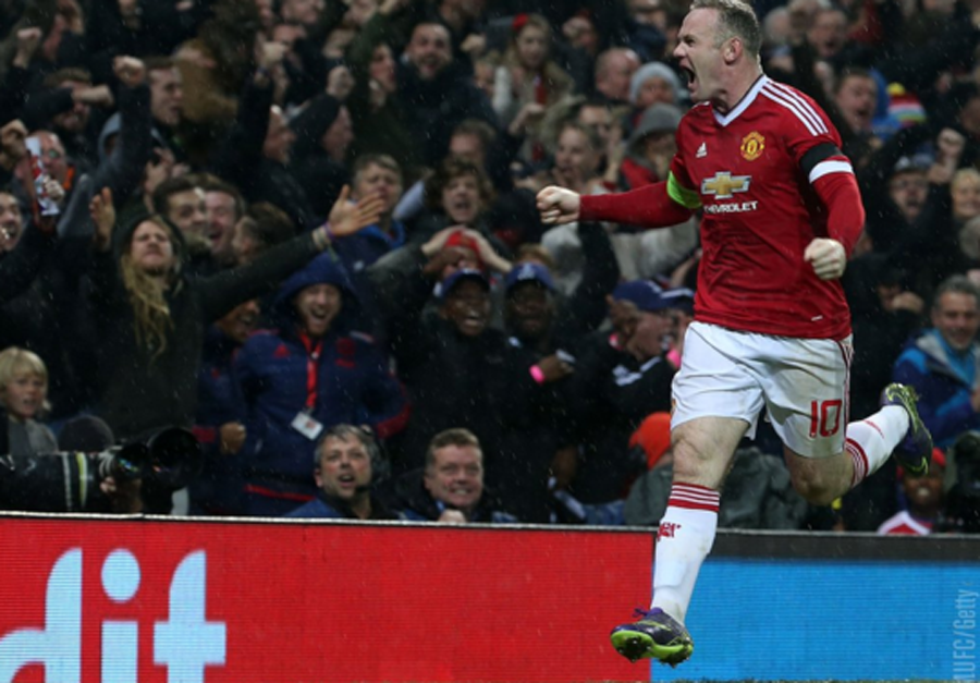 Fan footage of Wayne Rooney finally ending his goal drought for Man