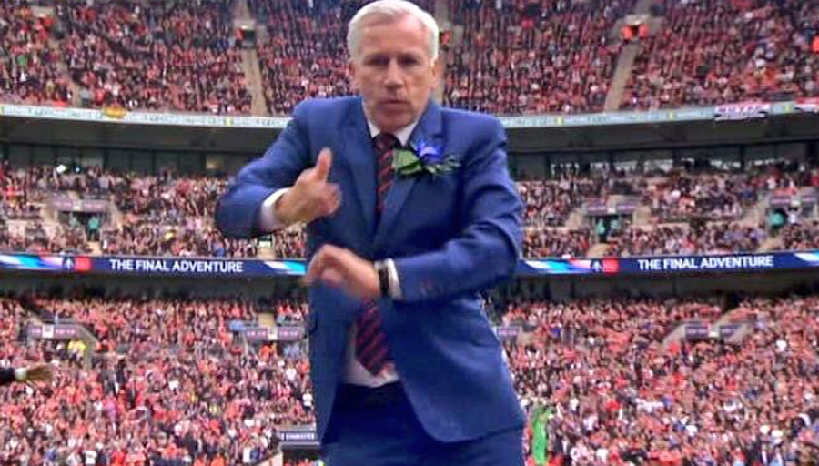Pardew-dance-Palace-United-Fa-Cup