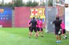 Messi, Neymar & Mascherano play keepy-uppie Basketball