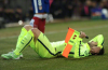 Jordi Alba takes a whack to the head from linesman’s flag vs Atletico