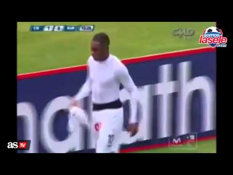 Luis Tejada storms off the pitch after suffering racist abuse during Peruvian league game