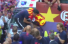 Xavi loses his rag with Neymar during Barcelona’s open top bus victory parade