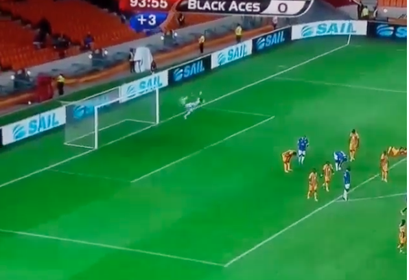 Kaizer Chiefs keeper Itumeleng Khune pulls off scorpion kick