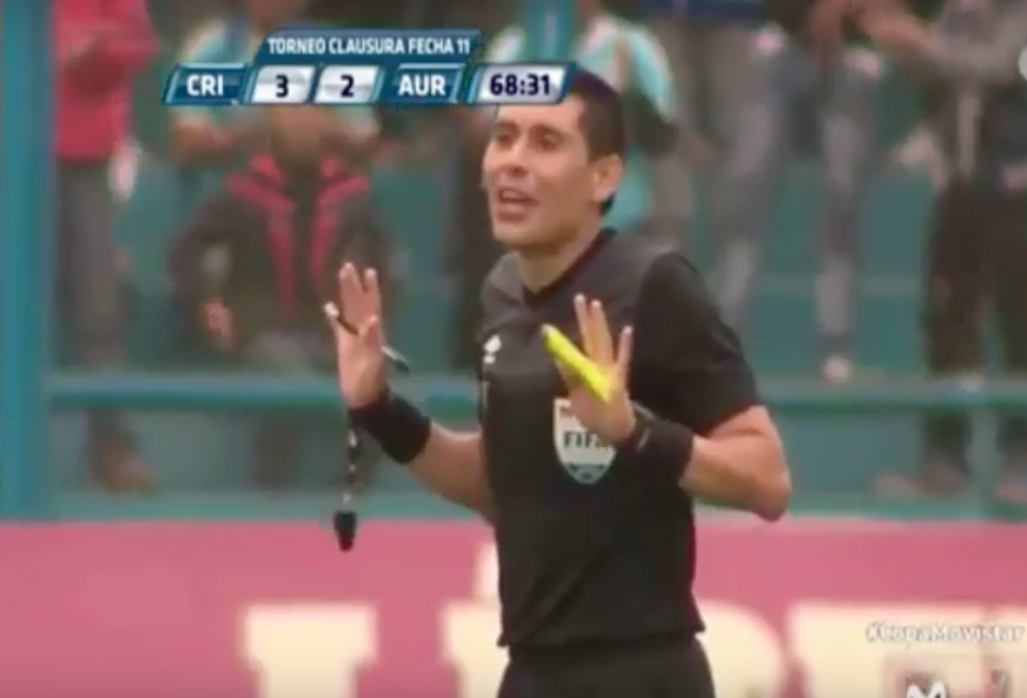 Peruvian referee produces outrageous back-heel assist for winning goal in 3-2 thriller