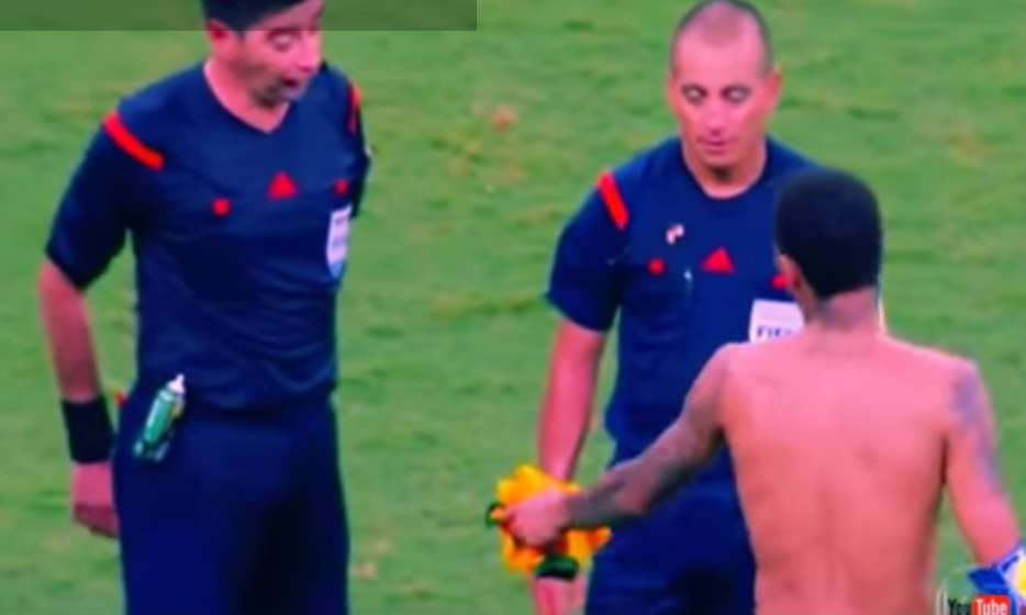 Neymar offers his shirt to ref, promptly snubbed