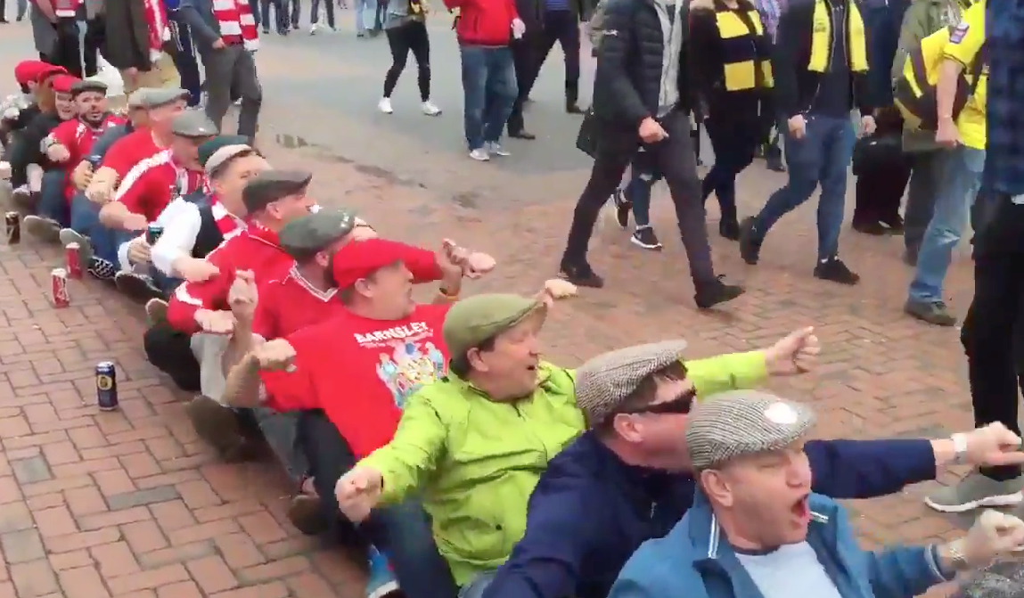 Barnsley-fans-sing-when-you-are-rowing-Oxford-United