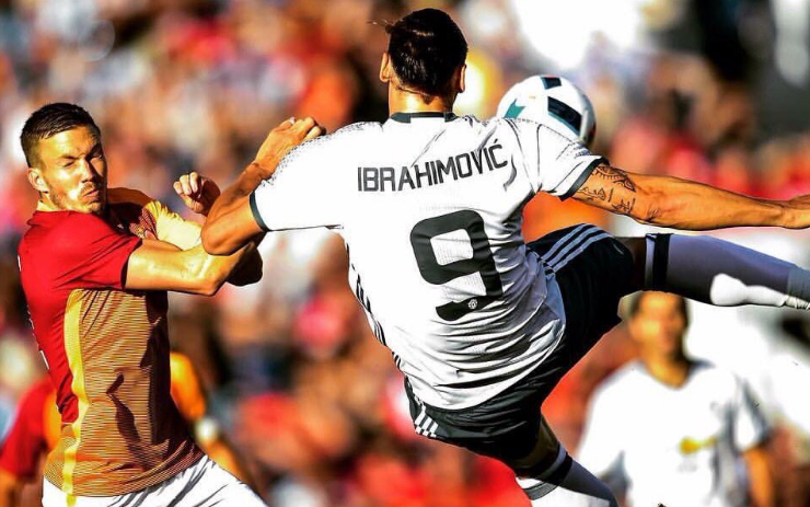 Zlatan-Ibrahimovic-debut-goal-Man_united