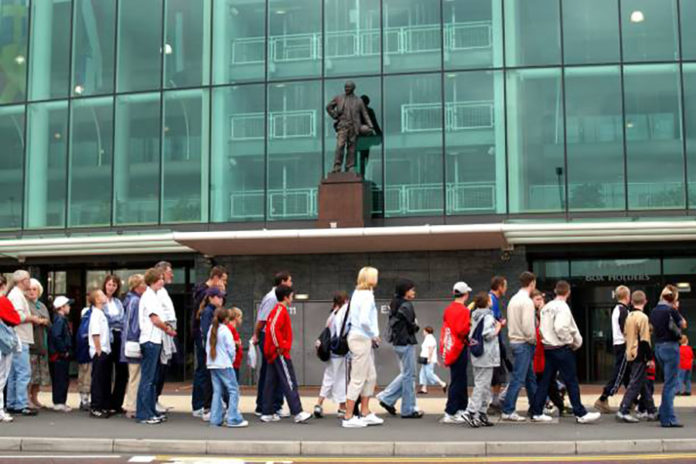 Man-United-fans-queue-outside-old-trafford